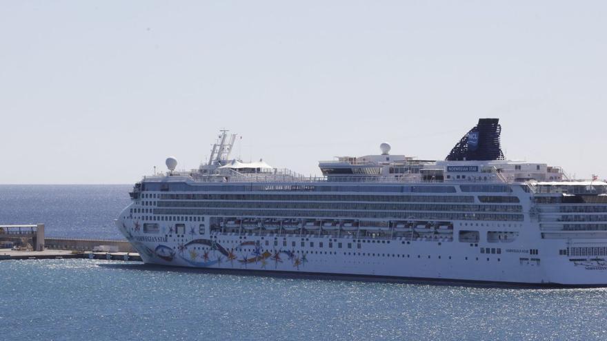 El puerto de Ibiza acogerá tres cruceros a la vez al menos dos días hasta junio