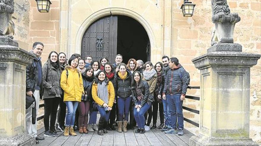 Alumnos de la UCO visitan la empresa Castillo de Canena