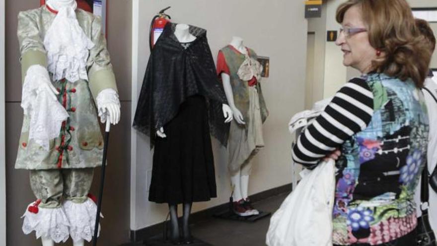 Exposición de trajes teatrales    en El Llano