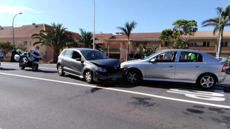 Colisión entre dos coches en la carretera de La Vera, en Puerto de la Cruz.