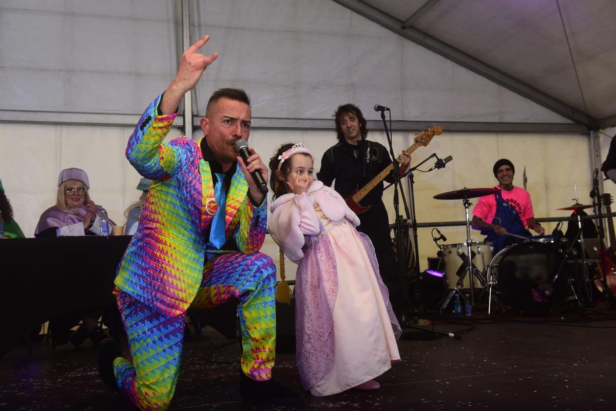 Concurso infantil de disfraces en el Campo da Leña
