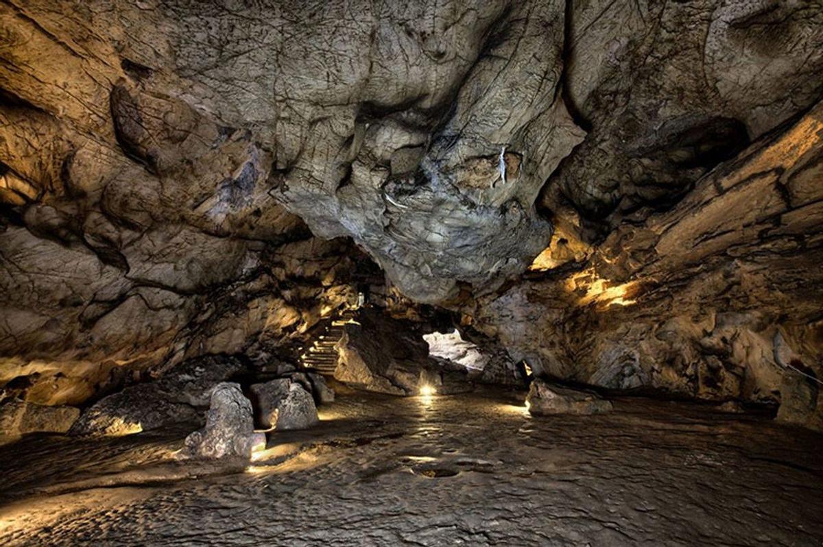 Cueva El Castillo