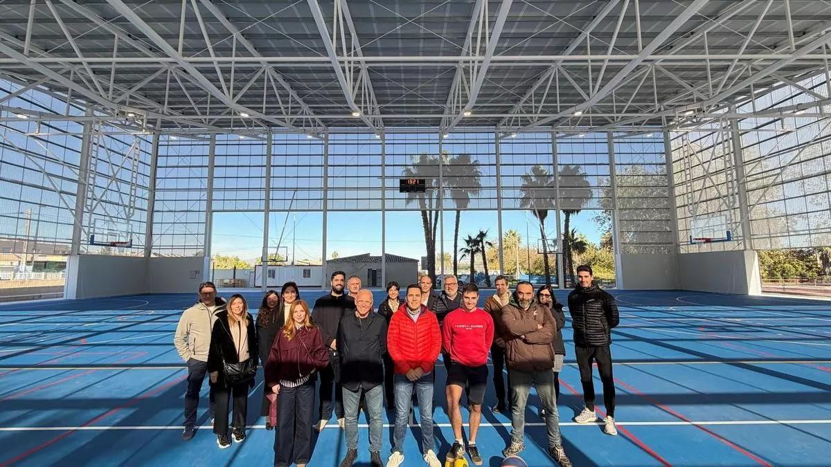 El alcalde junto a los concejales tras la finalización de las obras.