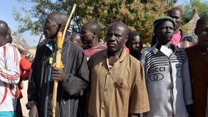 Civiles autoorganizados en una milicia para combatir a Boko Haram en el norte de Camerún, el pasado 16 de febrero.