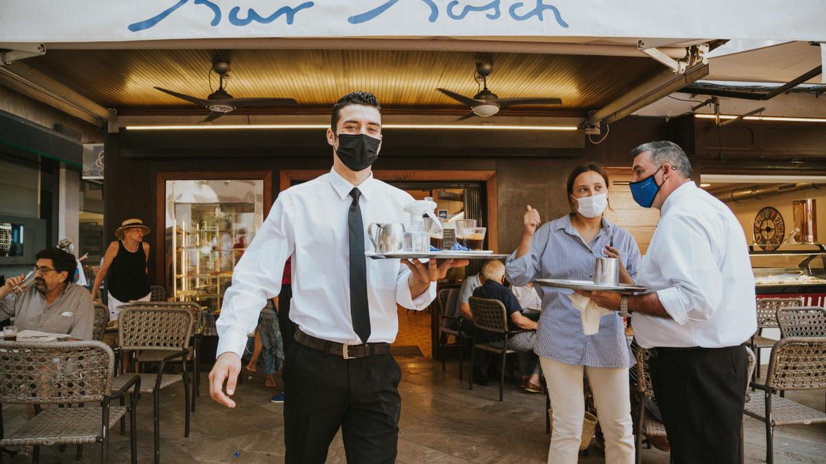 El bar Bosch obsequia con un café a todos sus clientes esta mañana