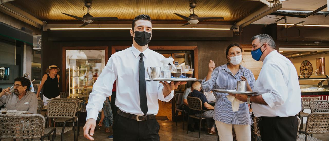 El bar Bosch obsequia con un café a todos sus clientes esta mañana