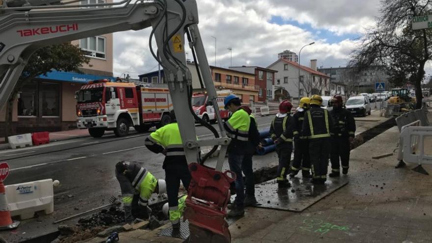 Escape de gas en Santa Cruz al picar una excavadora una tubería