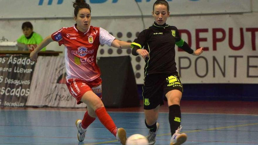 Iria Saeta conduciendo un balón en el partido ante el Alcorcón. // Gustavo Santos