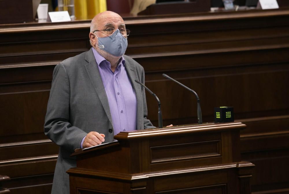 Pleno en el Parlamento de Canarias