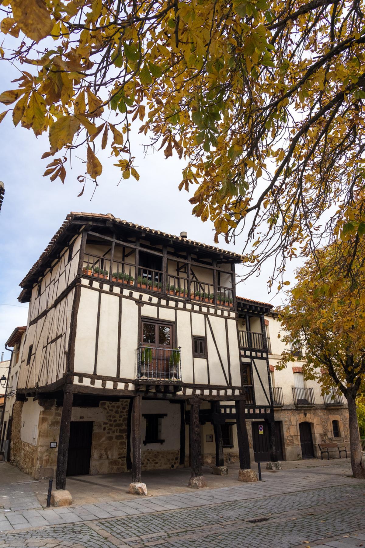Casco antiguo del pueblo medieval de Covarrubias, Burgos.