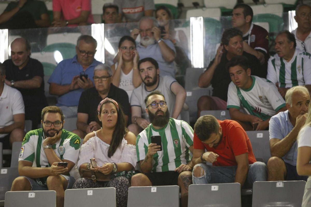 Los aficionados del Córdoba CF en el Arcángel