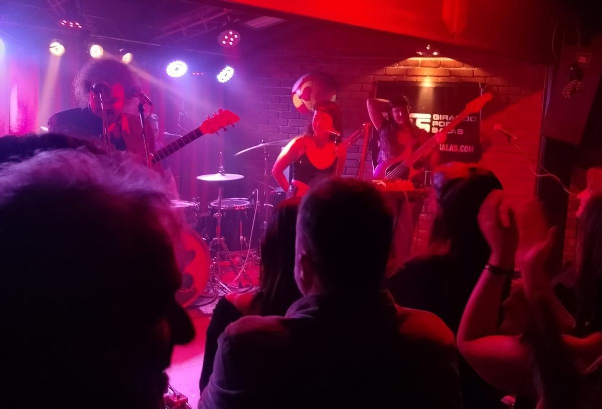 Rabia y rock poderoso en el concierto de "Hermana Furia" en Langreo