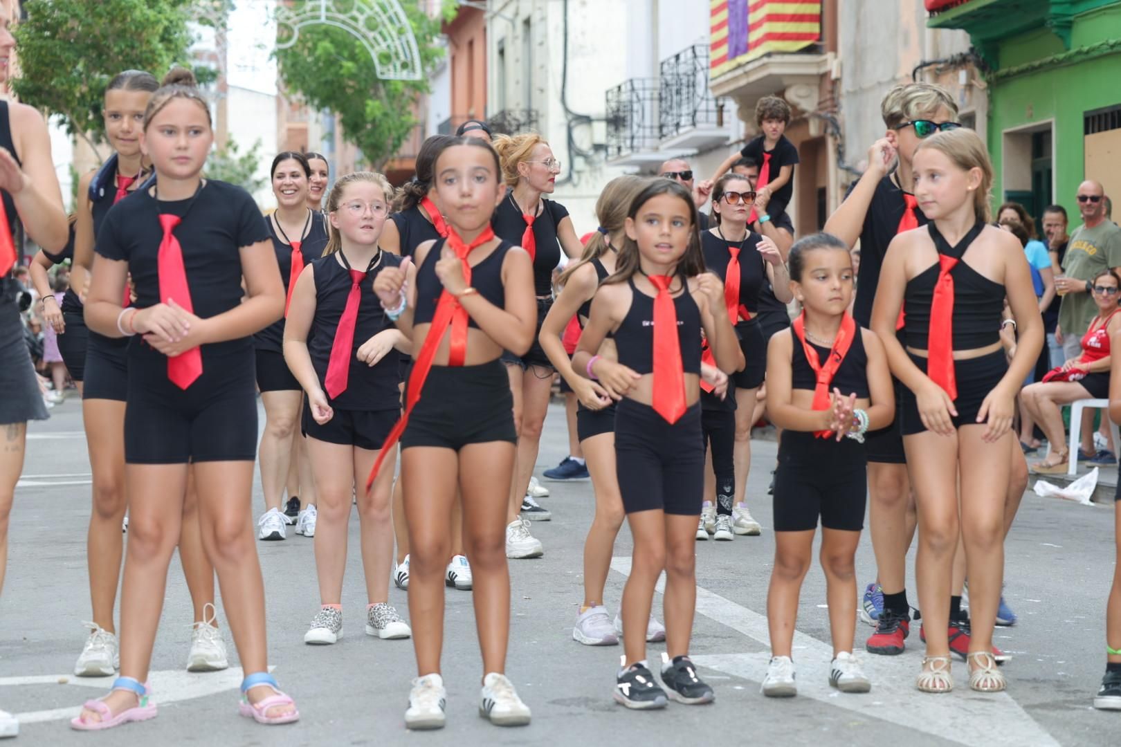 Galería | El Grau disfruta de su desfile de peñas