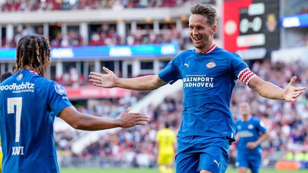 Luuk de Jong vuelve a marcar en su redebut con el PSV... ¡Con asistencia de Xavi Simons!