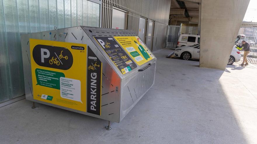 La estación de Santiago estrena un aparcamiento seguro y autosuficiente para bicicletas y patinetes
