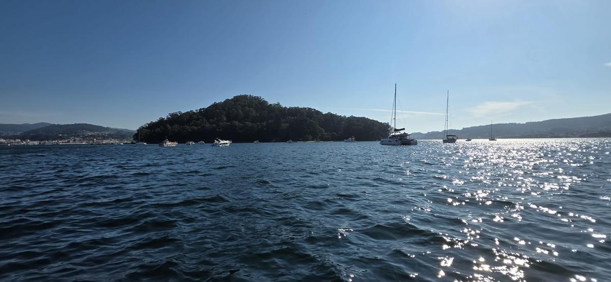 Imagen tomada desde uno de los barcos fondeados frente a Tambo.