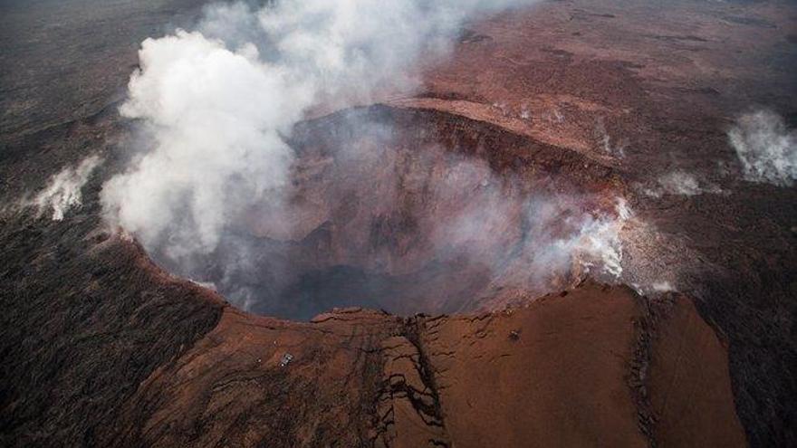 Un turista cae en el cráter del volcán Kilauea tras acercarse demasiado