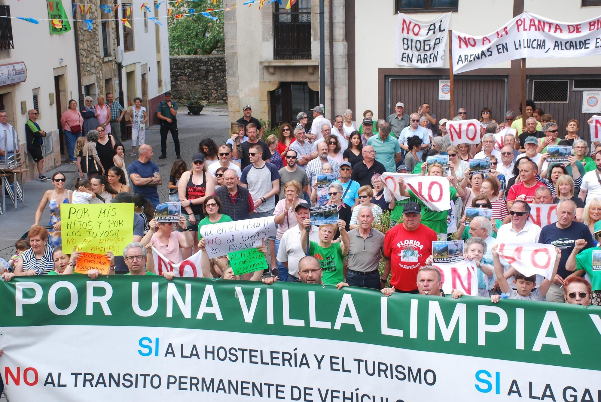 Manifestación contra la planta de biogás en Arenas de Cabrales