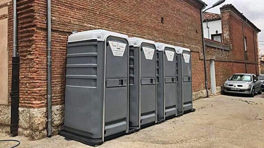 Baños portátiles en la zona de Santa María