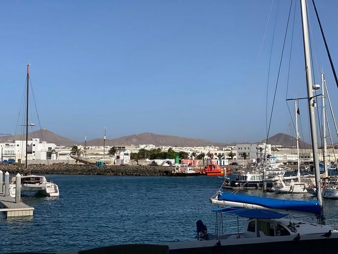 Cruz Roja habilita carpas en el puerto de Arrecife para cobijar a migrantes