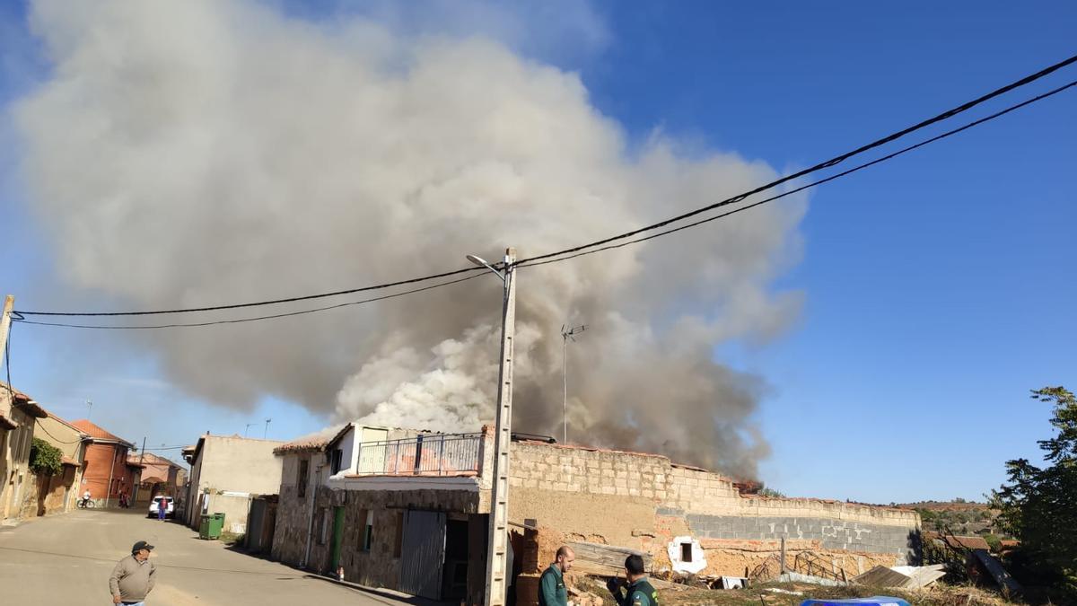 Incendio de una vivienda en Pobladura del Valle.