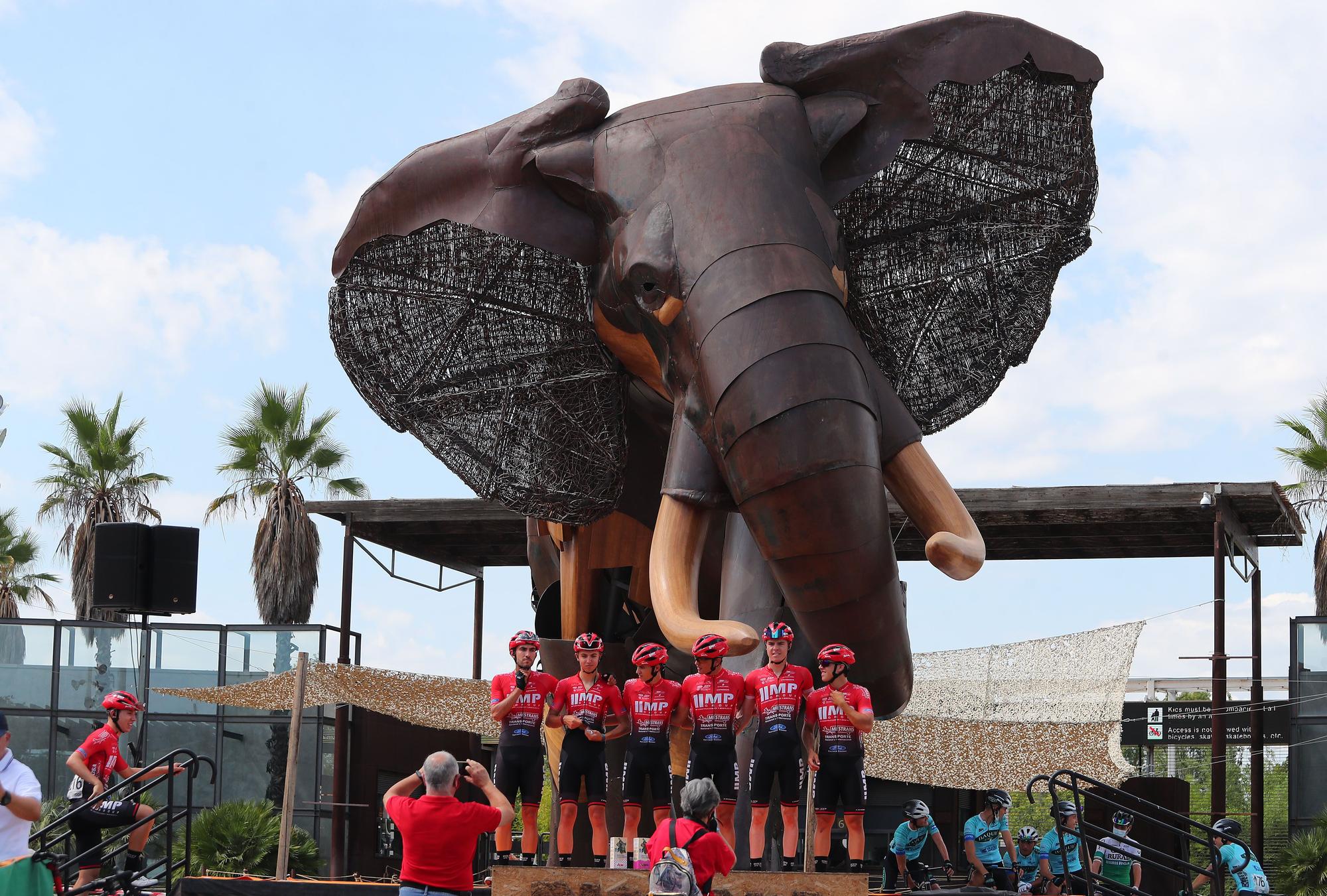 Salida de la Volta Ciclista a la provincia de Valencia