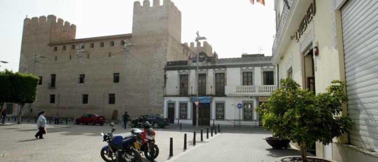 El Castell de Alaquàs visto desde l&#039;Ateneu.