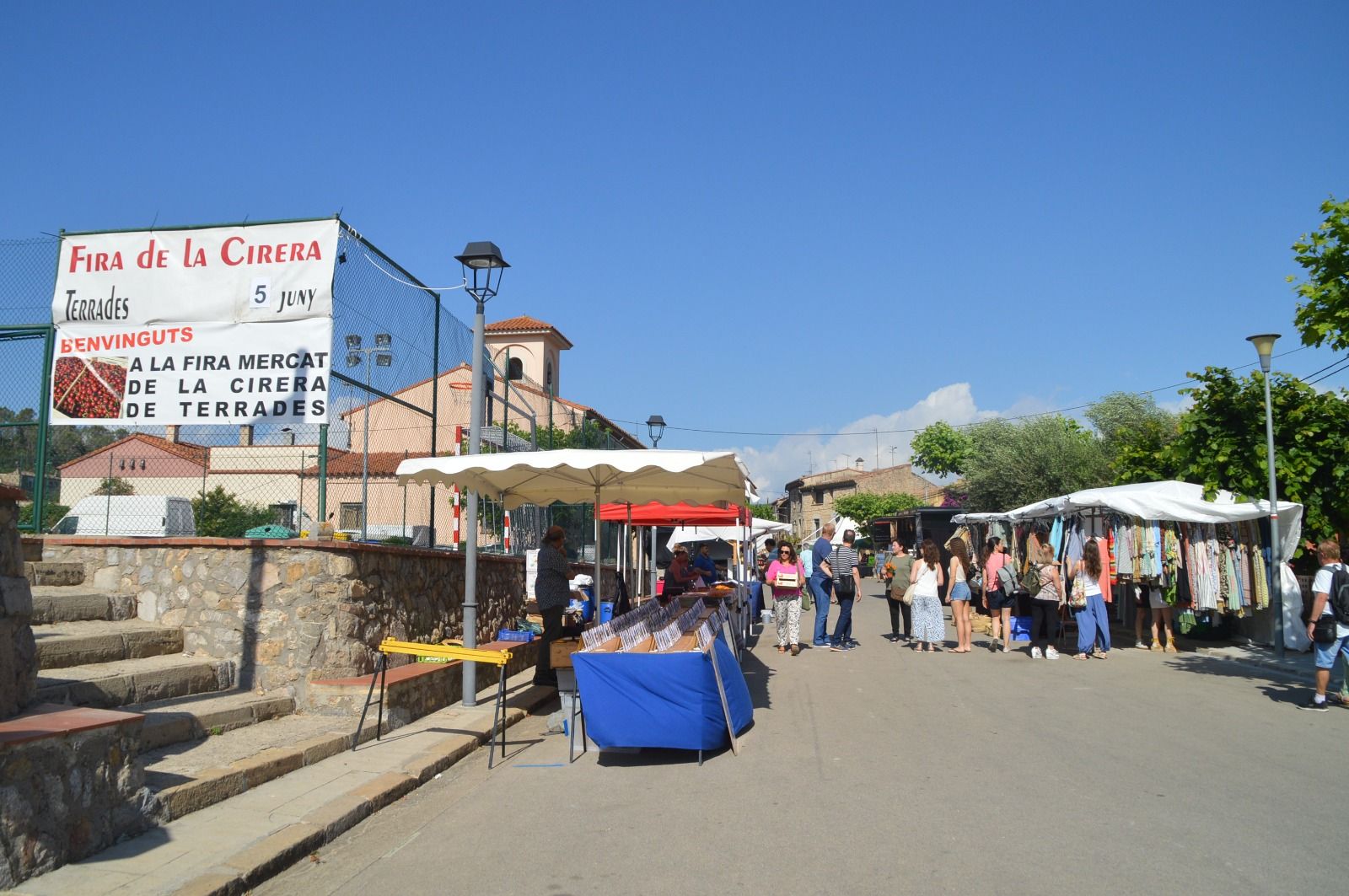 La 25a edició de la Fira de la Cirera de Terrades torna amb força