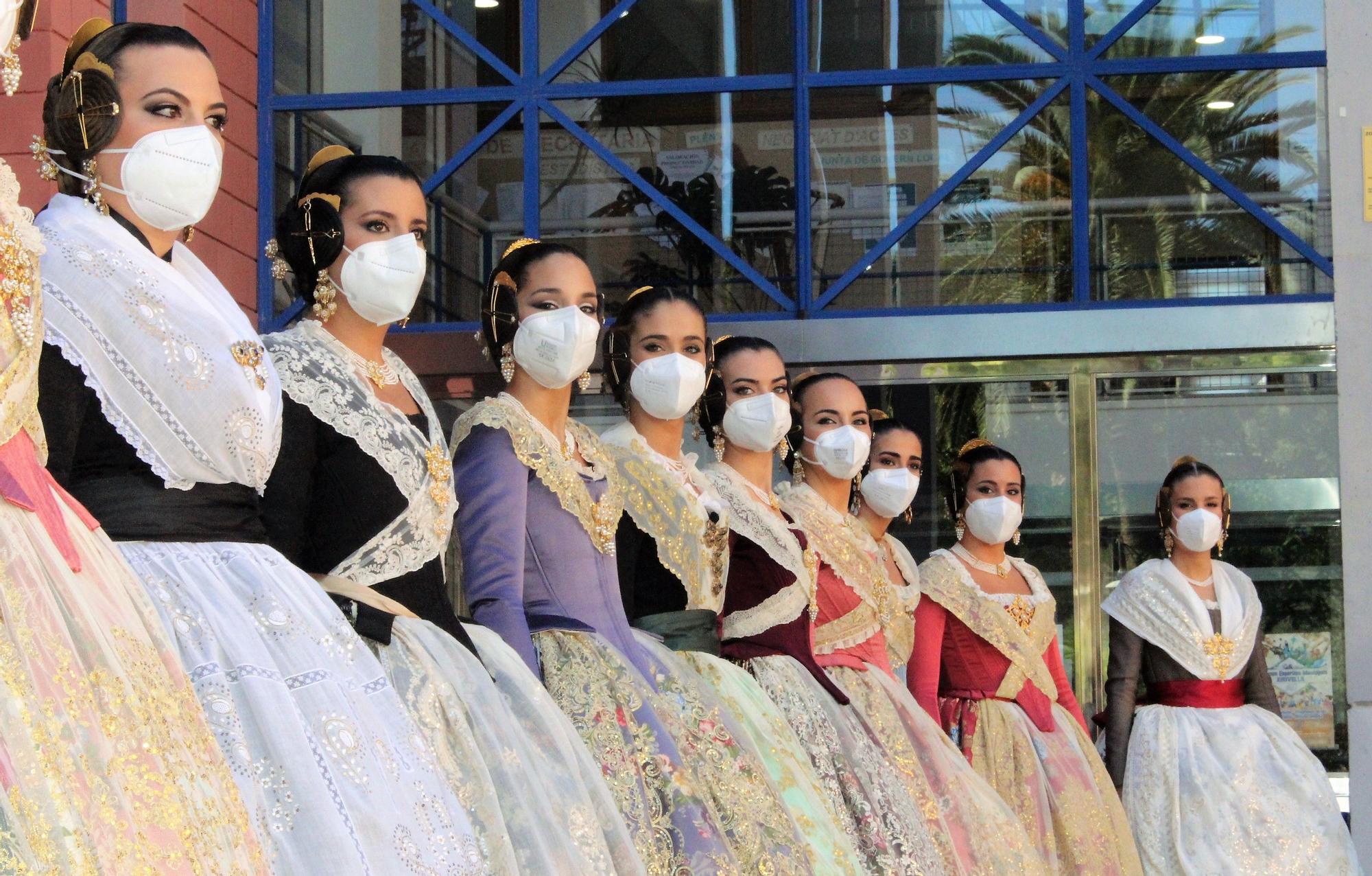 Carmen, Nerea y las cortes acompañan a las fallas de Quart y Xirivella en la procesión de la Senyera