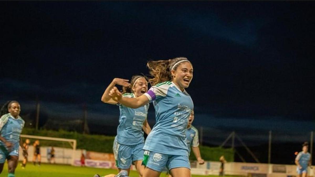 Jenny Corros, durante un partido con el Viajes Interrias