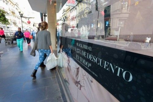 Black friday en la zona comercial de Triana