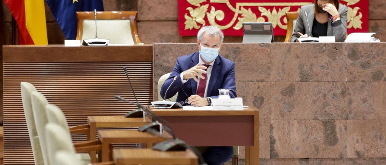 Sebastián Franquis en su comparecencia ante la Comisión de Obras Públicas, ayer.