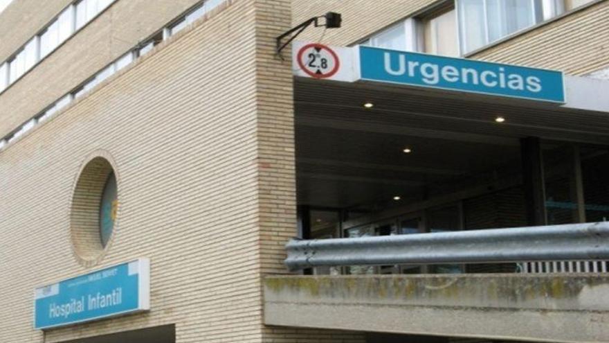 Una mujer da a luz en la puerta de Urgencias de Maternidad