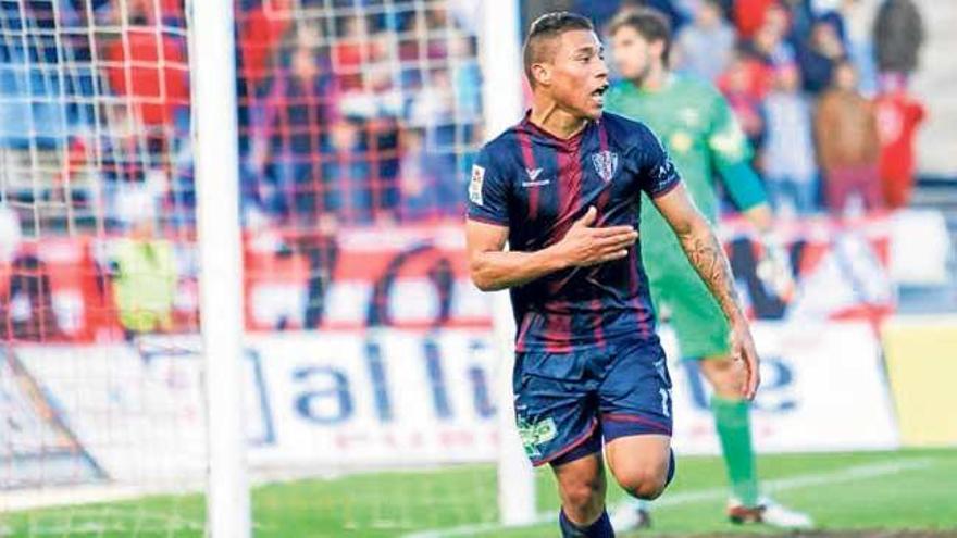 Machís celebra el segundo gol del Huesca.