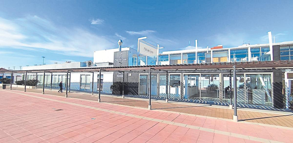 Vistas privilegiadas, climatización, diversos espacios y perfecto acondicionamiento son los valores que han encumbrado a este espacio ubicado en PortCastelló, frente a los atraques de los veleros del Club Náutico.