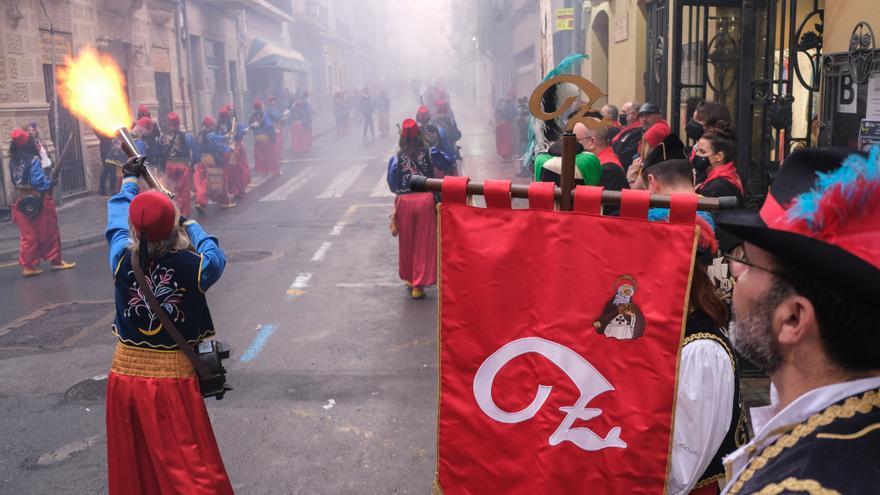 Graban en Elda una serie de televisión inspirada en un crimen durante los Moros y Cristianos