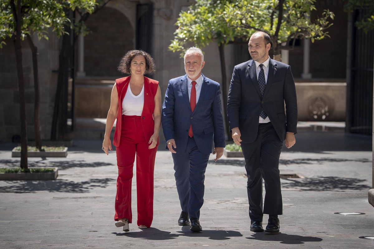 Comisión bilateral Generalitat - Estado sobre la financiación singular en el Palau de la Generalitat. En la foto, En la foto, la consellera d’Economia i Finances, Alícia Romero ; el Ministro de Política Territorial y Memoria Democrática, Ángel Víctor Torres ; y el conseller de la Presidència, Albert Dalmau.