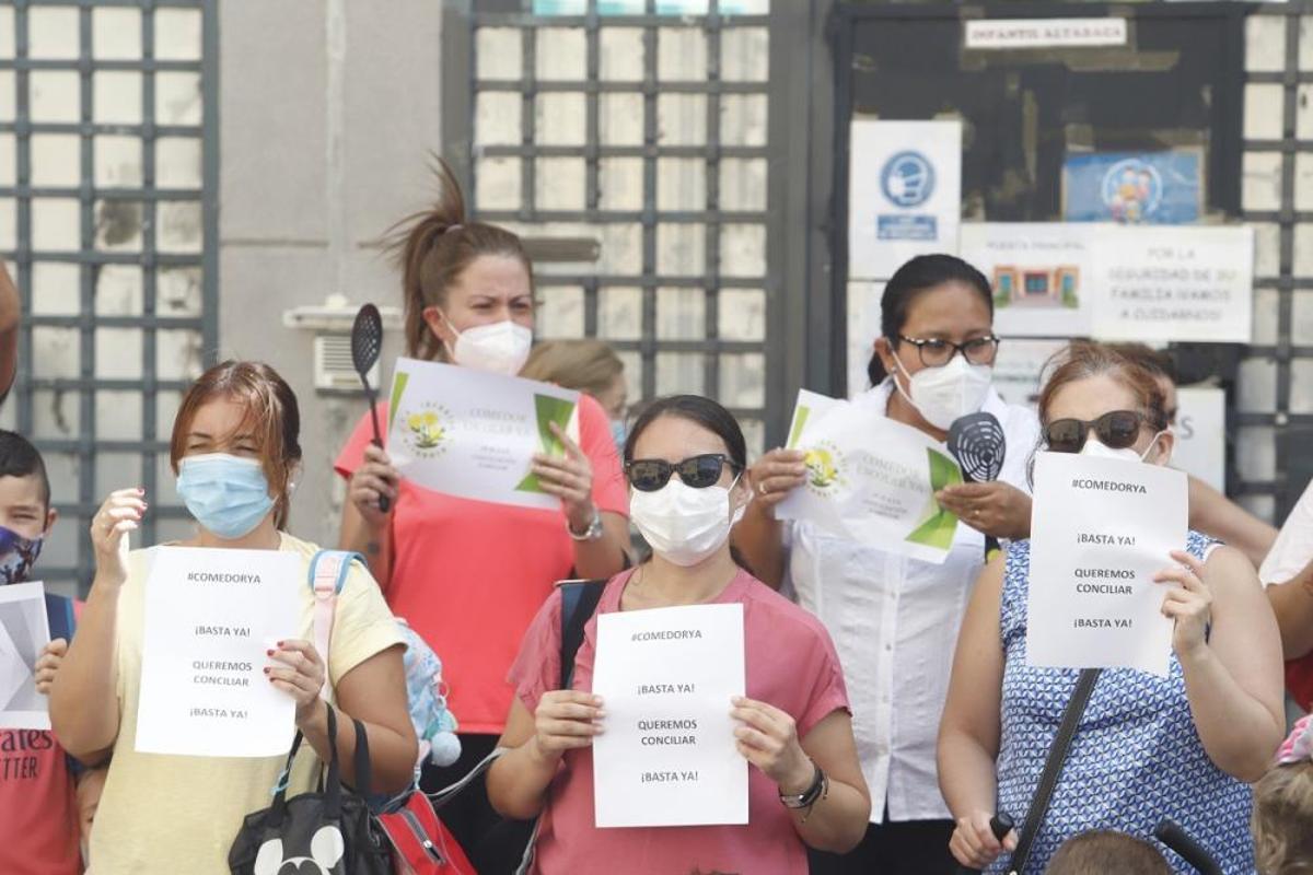 Manifestación en el colegio Altabaca por la falta de comedor escolar ...