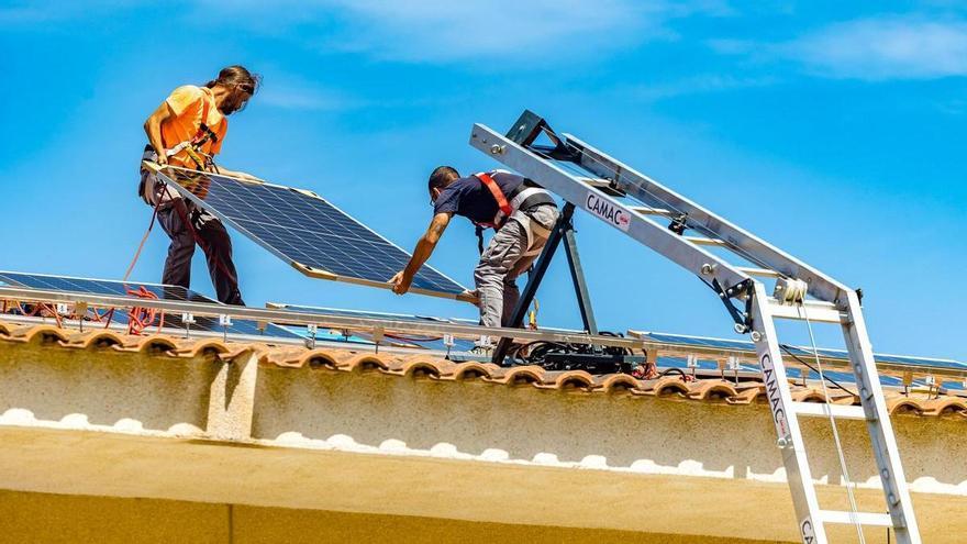 Luz verde a las placas solares de siete colegios de Elche