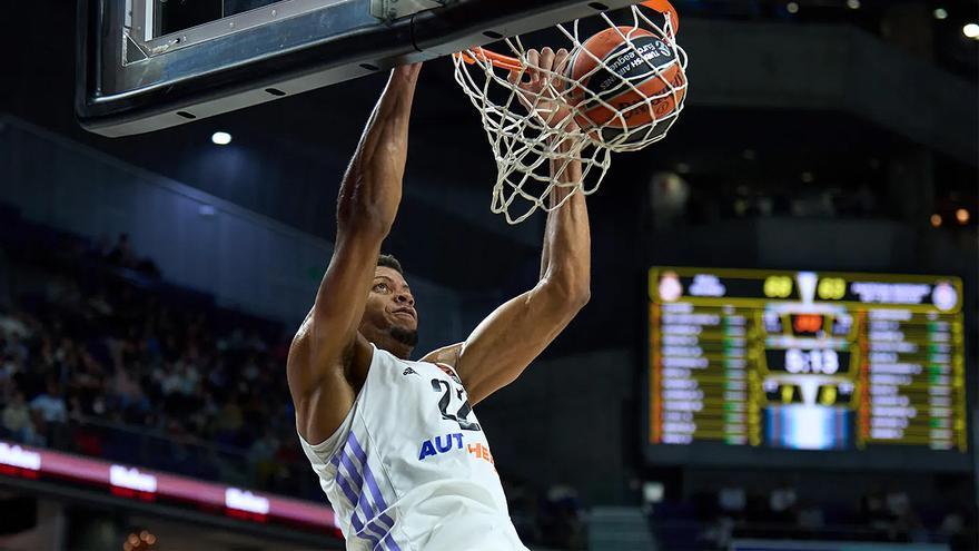 Tavares y Llull enmiendan el mal comienzo del Madrid ante el Partizán