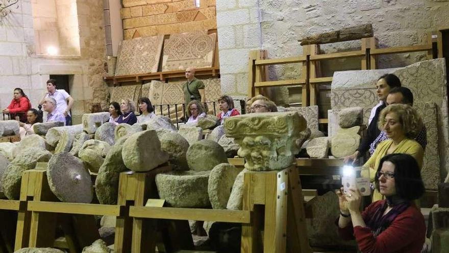 Asistentes a una visita temática &quot;Museo para todos los públicos&quot; en el Museo de Zamora.