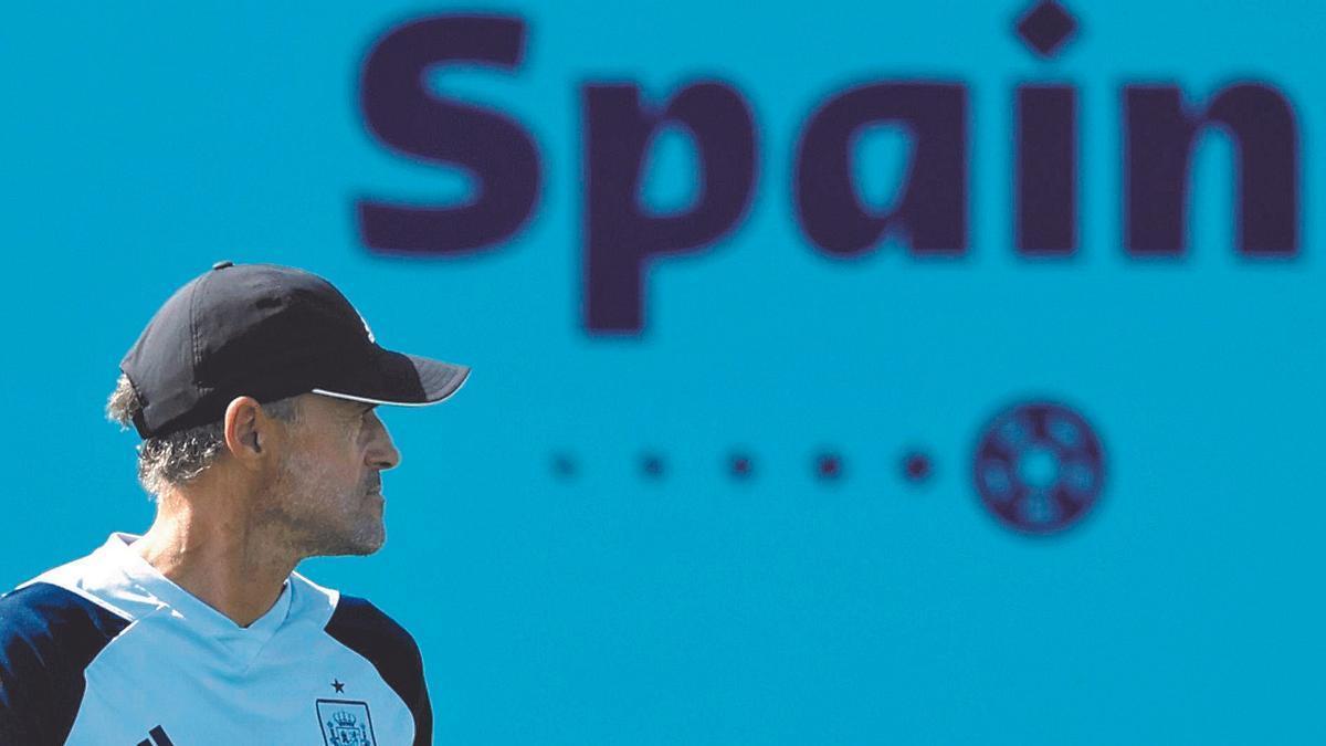 Luis Enrique, el seleccionador español, en un entrenamiento en Doha.