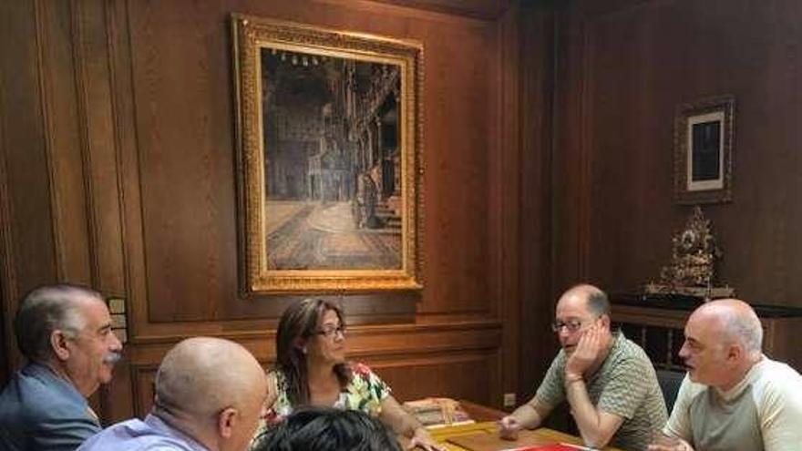 Imagen de la reunión mantenida en la institución provincial.