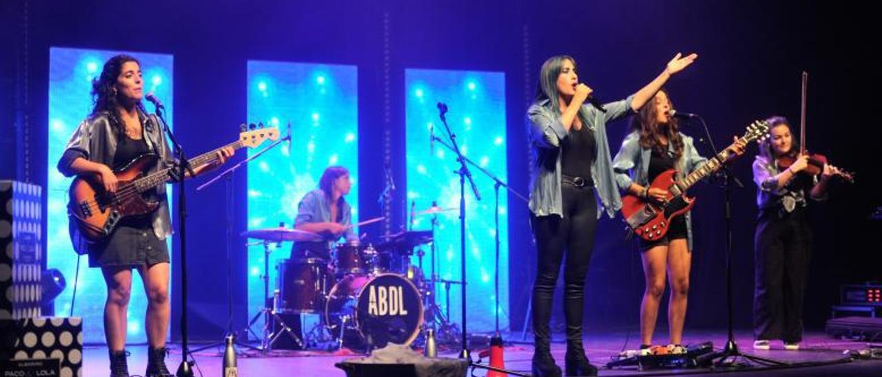 A Banda da Loba fue el grupo elegido para abrir el festival estradense.   | // BERNABÉ / JAVIER LALÍN