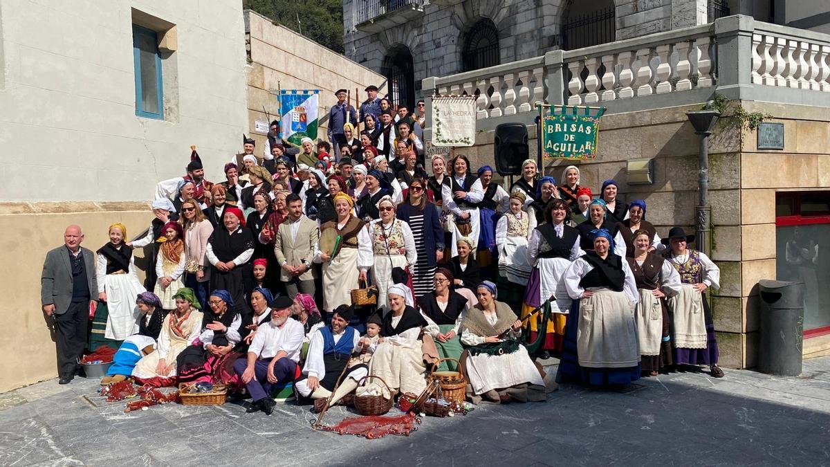 Foto de familia de todos los participantes.