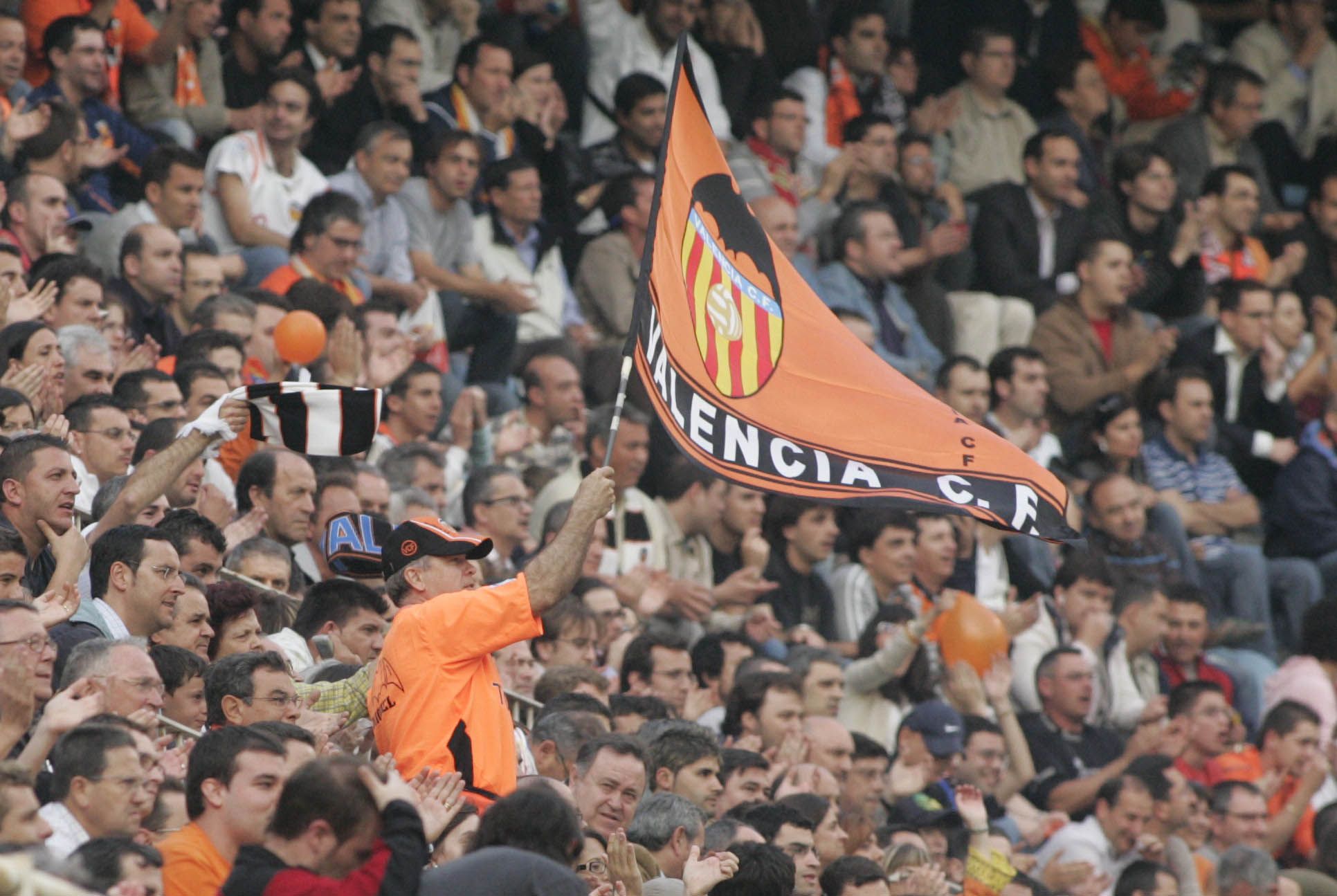 Históricos momentos mágicos de la grada de  Mestalla que pronto volverán