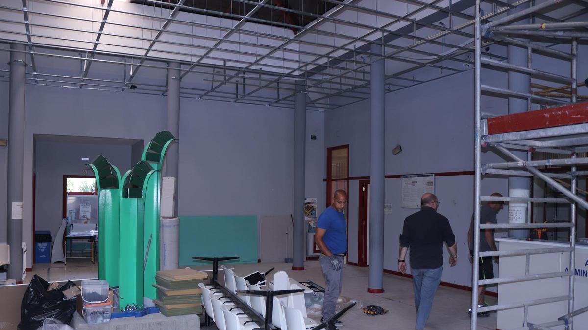 Obras dentro del centro de salud de Ponte Carreira.