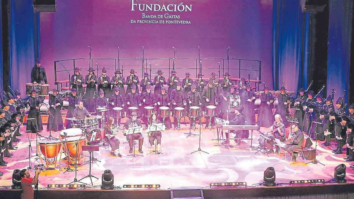 Actuación anterior de la Banda de Gaitas en el Teatro Afundación de Vigo.