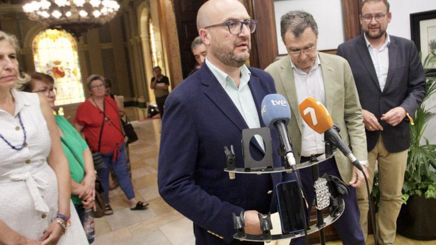 Los políticos salen de la Mesa de Contratación del Ayuntamiento de Murcia