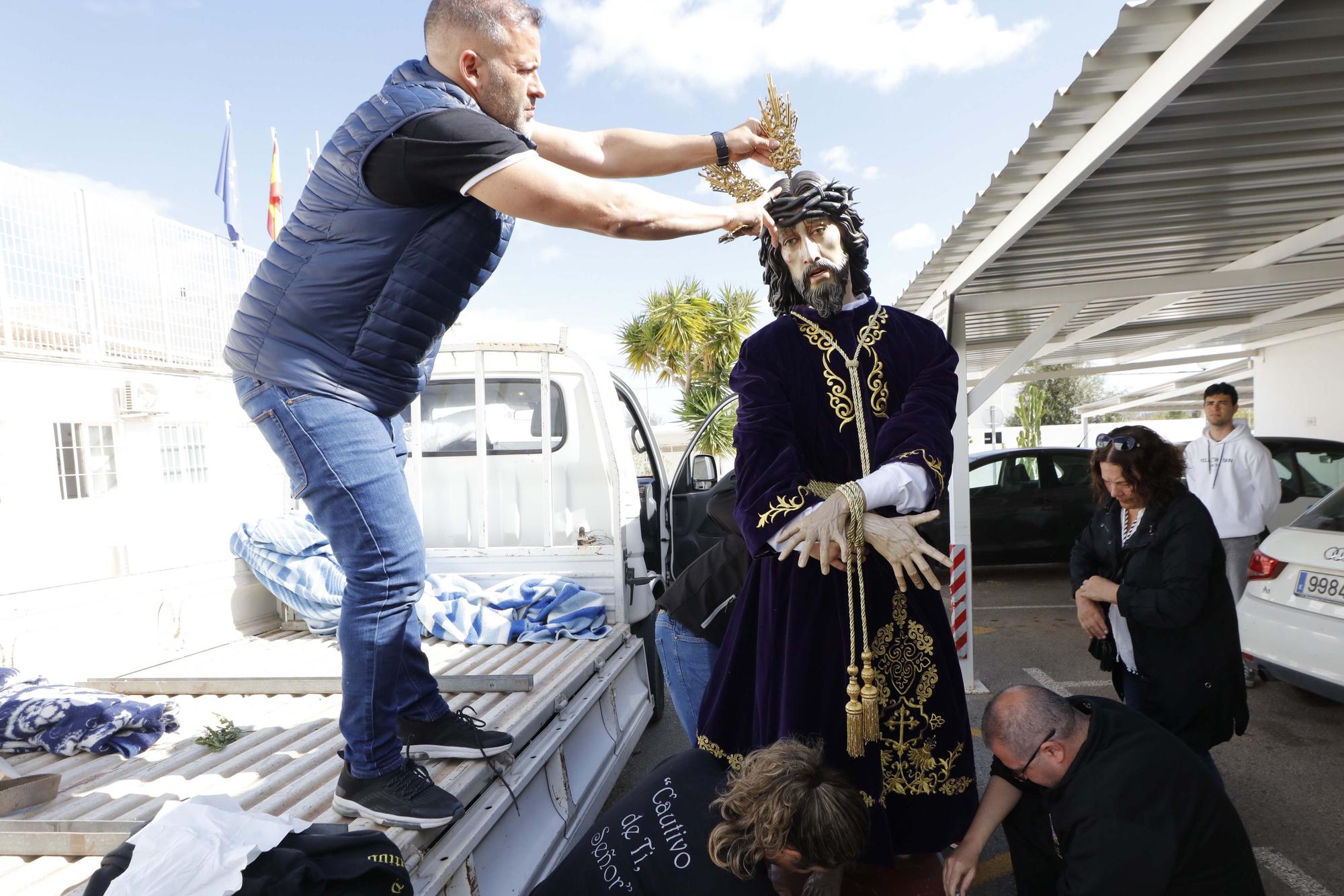 Galería de imágenes de la visita del Cristo Cautivo a la cárcel de Ibiza